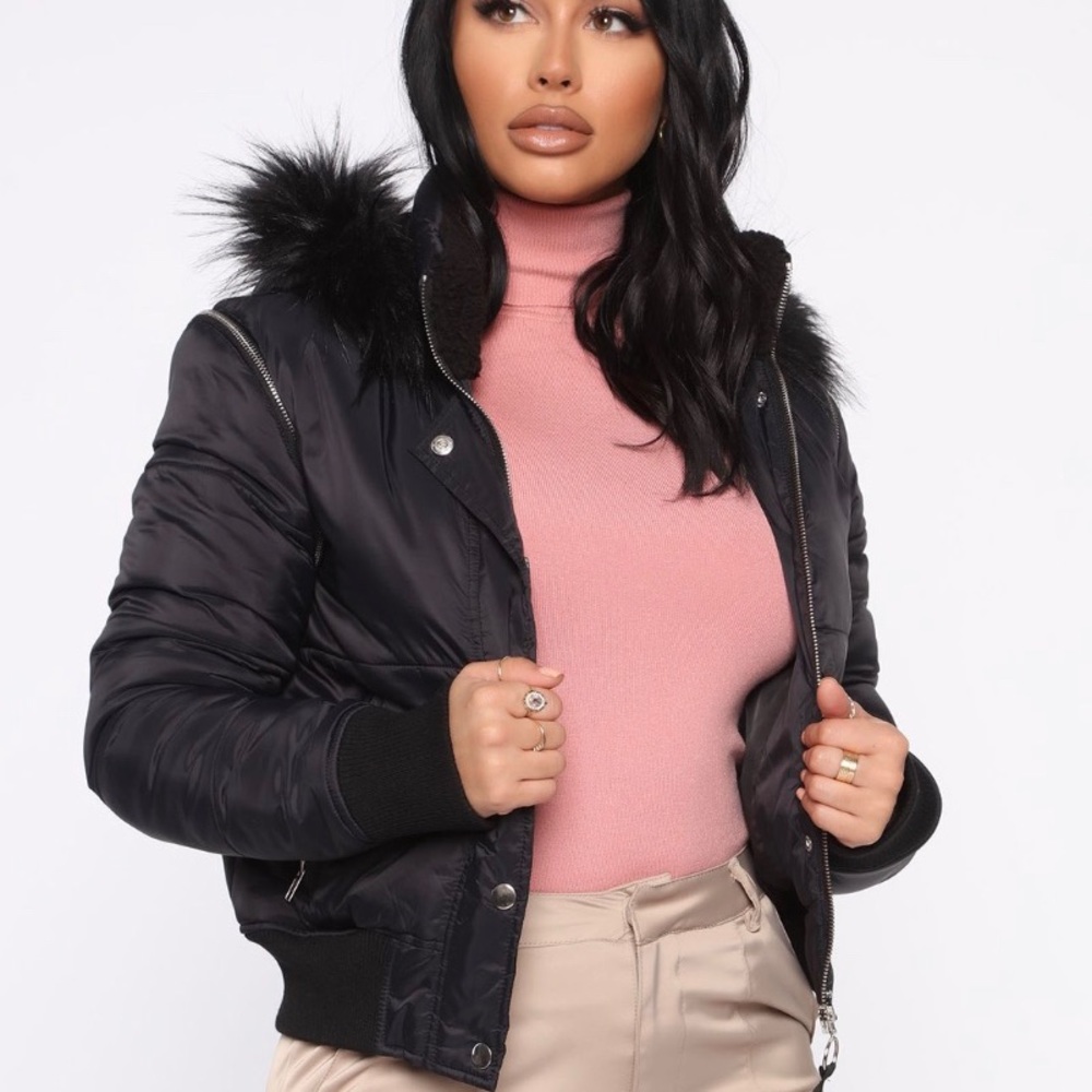 A black cropped puffer jacket/coat w/hood
